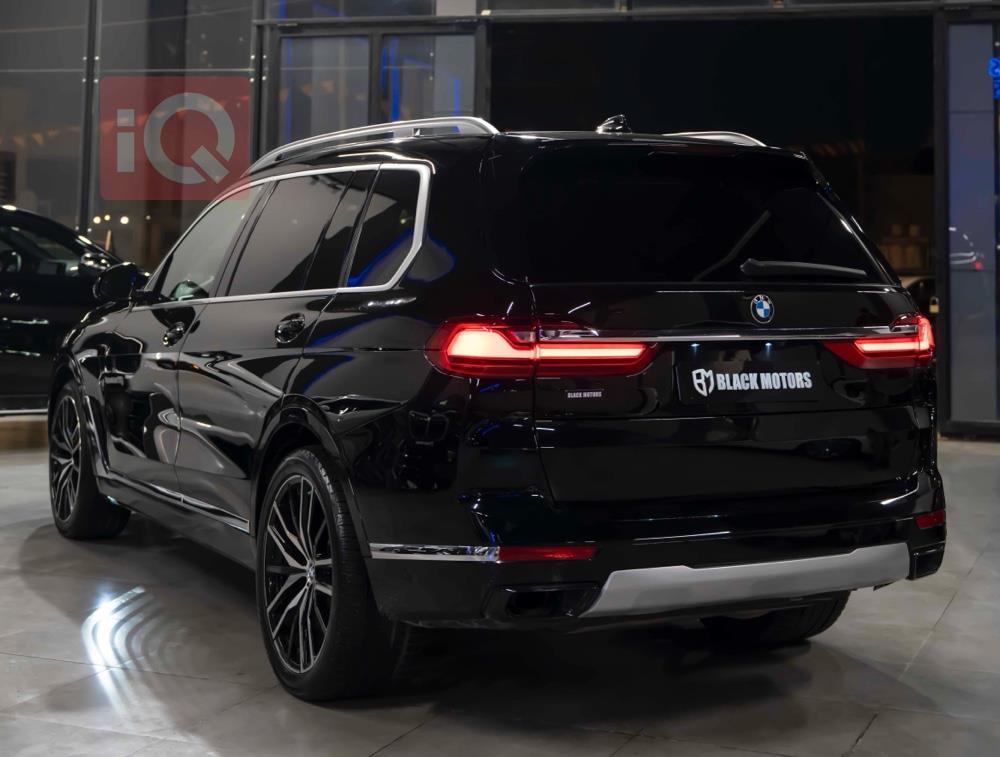 بی ئێم دەبڵیو X7